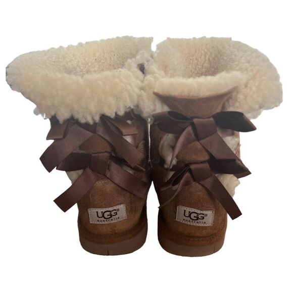 UGG Bailey Bow II Boots S/N 1002954
women US 5 brown suede satin bows shearling - Picture 1 of 12